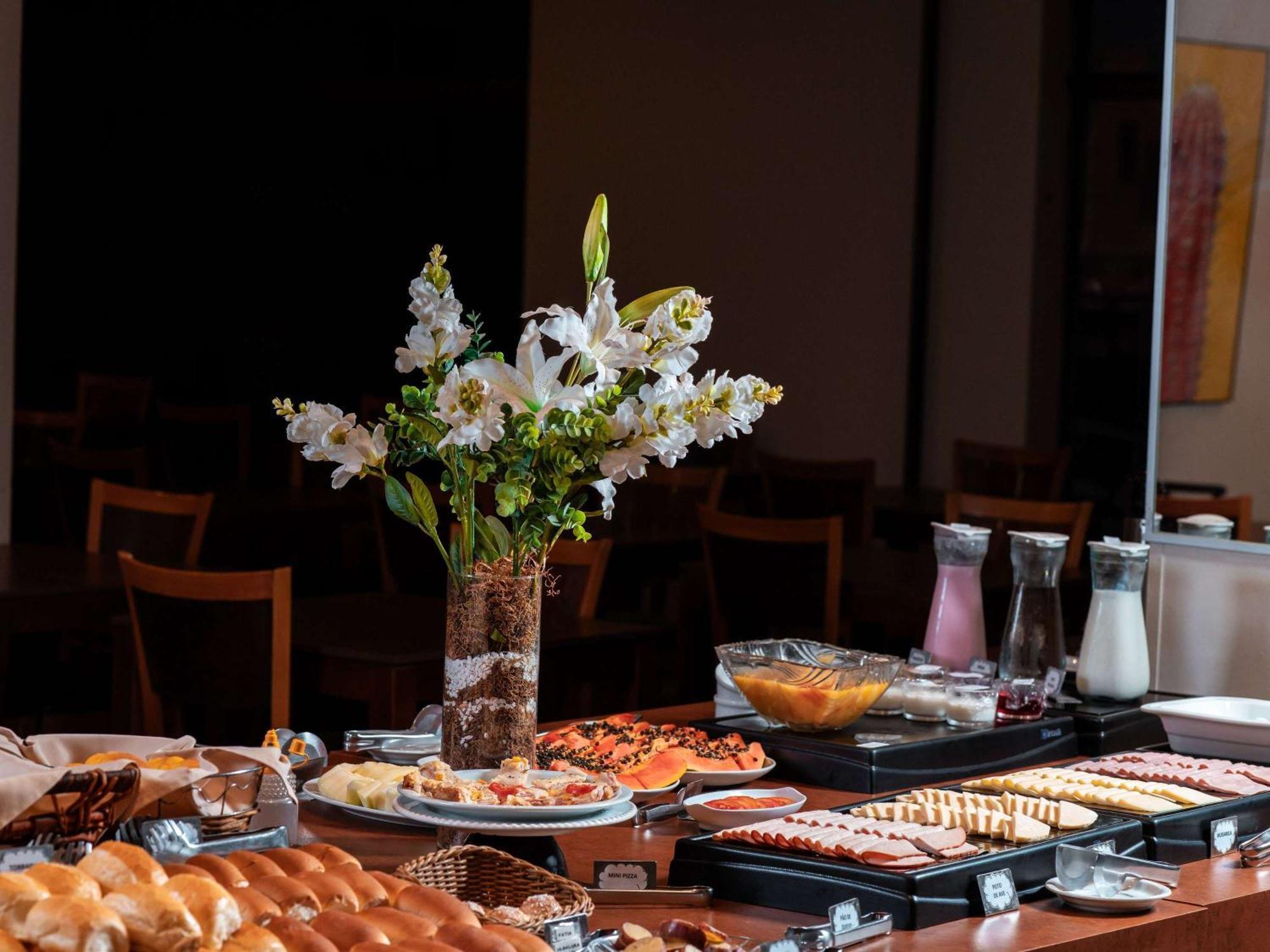 Ibis Styles Portal D'oeste Hotel 3*